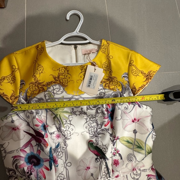Chic Yellow and White Floral Dress Ted Baker - Picture 5 of 11